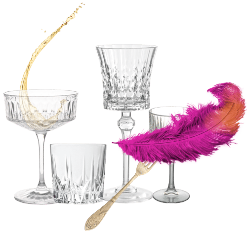 vier luxuriöse Gläser, eine Feder und eine Gabel als Collage