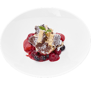 Hullis-Menü, Dessert des Fischmenüs, mit Beeren garniert