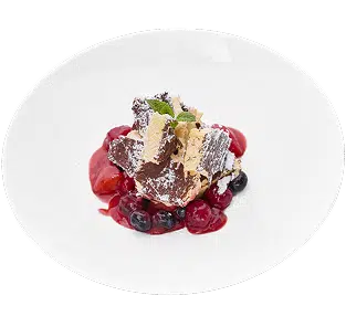 Hullis Menü, veganes Dessert mit Beeren garniert